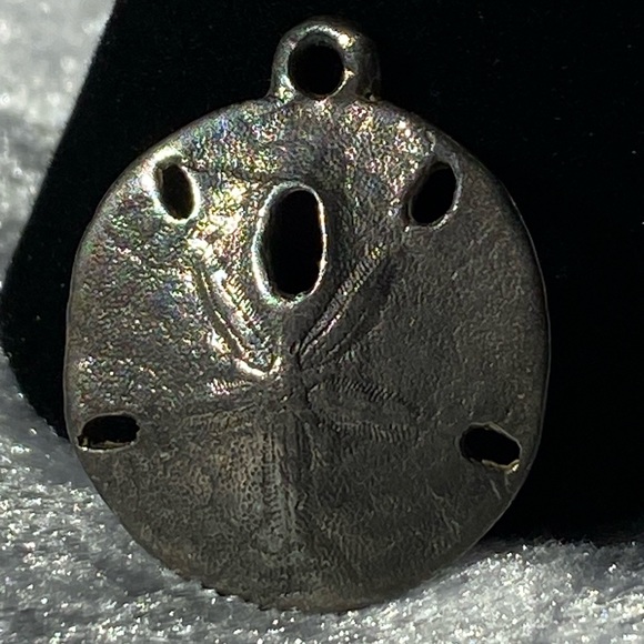 James Avery Small Retired Sterling Silver 925 Sand Dollar Pendant - Picture 8 of 12